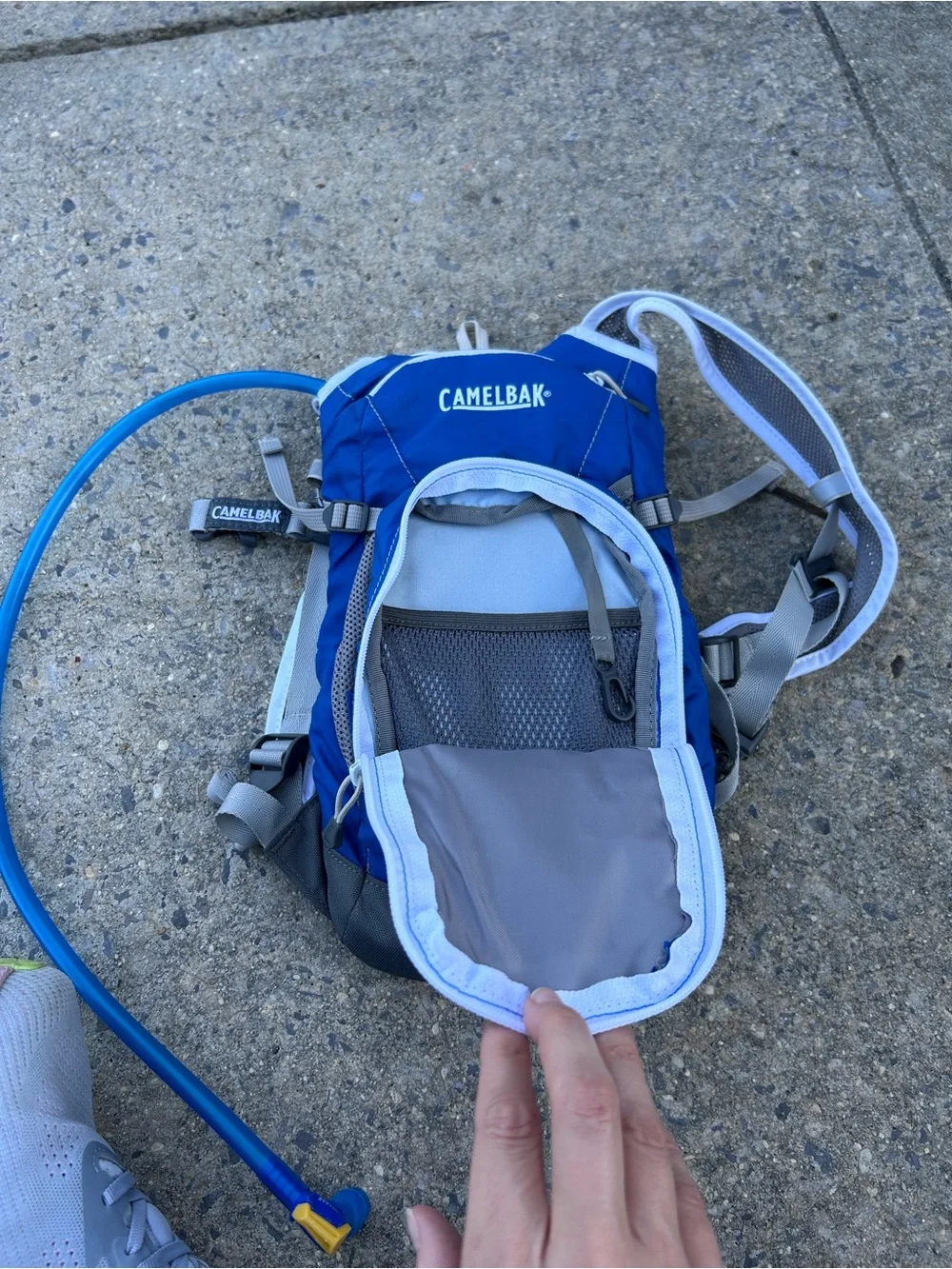 CamelBak Mini M.U.L.E Hydration Pack - Picture 3 of 5